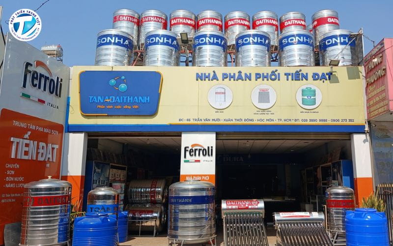 Khu vực trưng bày và tư vấn máy nước nóng năng lượng mặt trời.